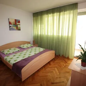 Old City/beach 13 Minutes Away, Parking, For 4 Apartment Split