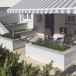 Znjan 50m ----seasun&relax---- Location Apartment Split
